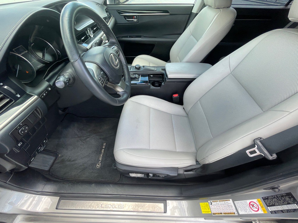 2017 Lexus ES Image 54
