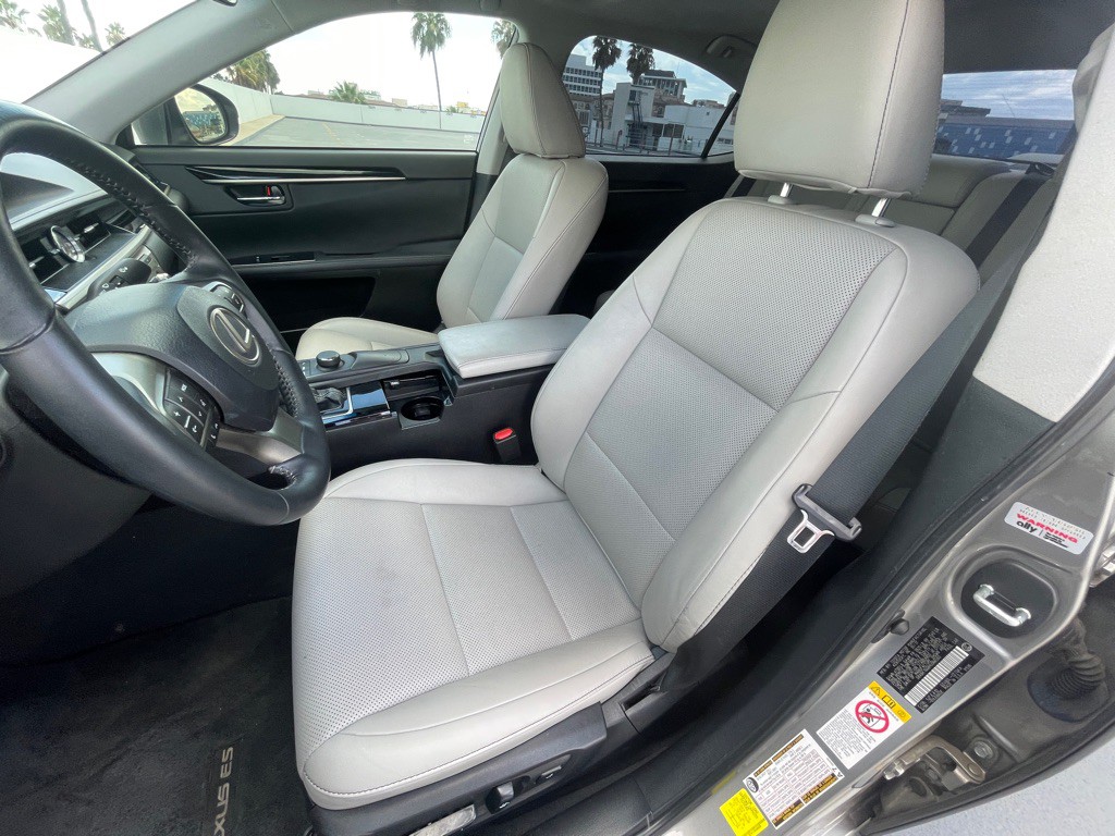 2017 Lexus ES Image 55