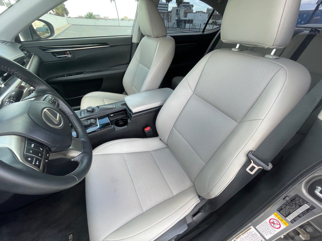 2017 Lexus ES Image 63