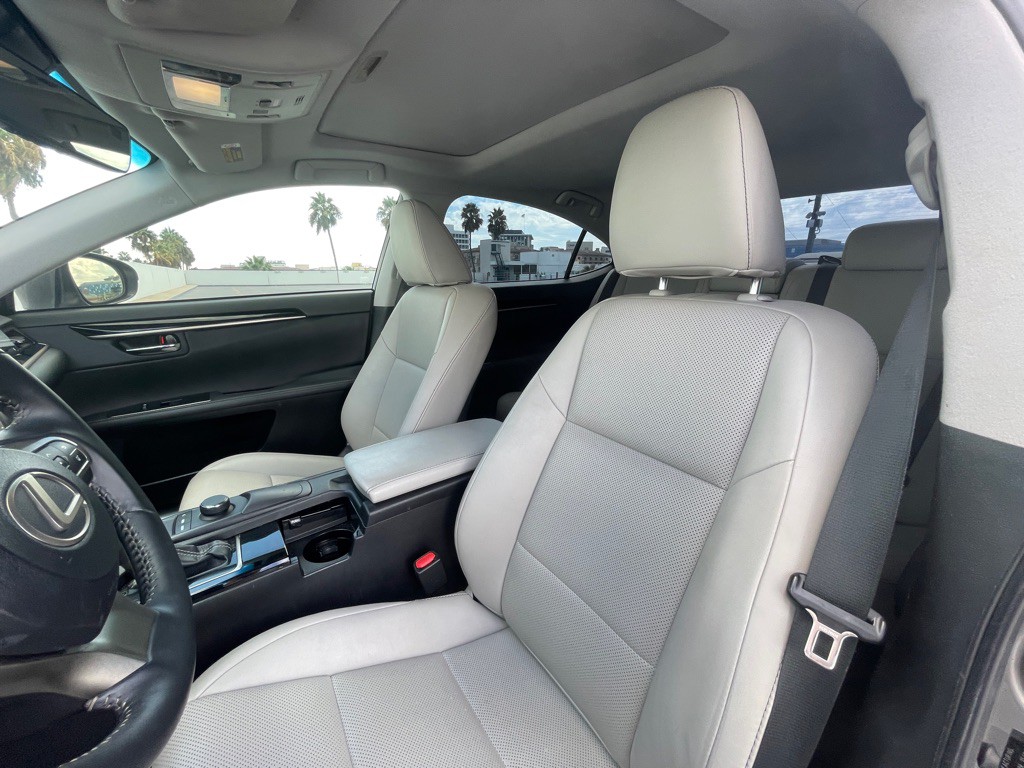 2017 Lexus ES Image 64