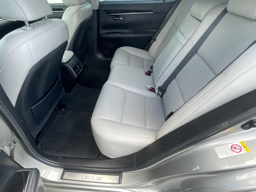2017 Lexus ES Image 65