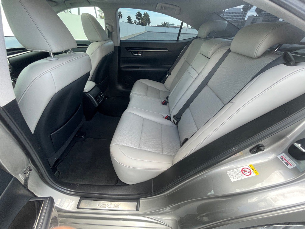 2017 Lexus ES Image 69