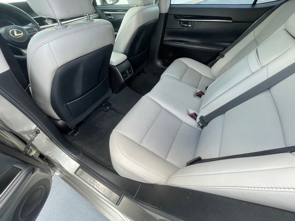 2017 Lexus ES Image 70