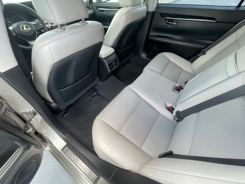 2017 Lexus ES Image 75