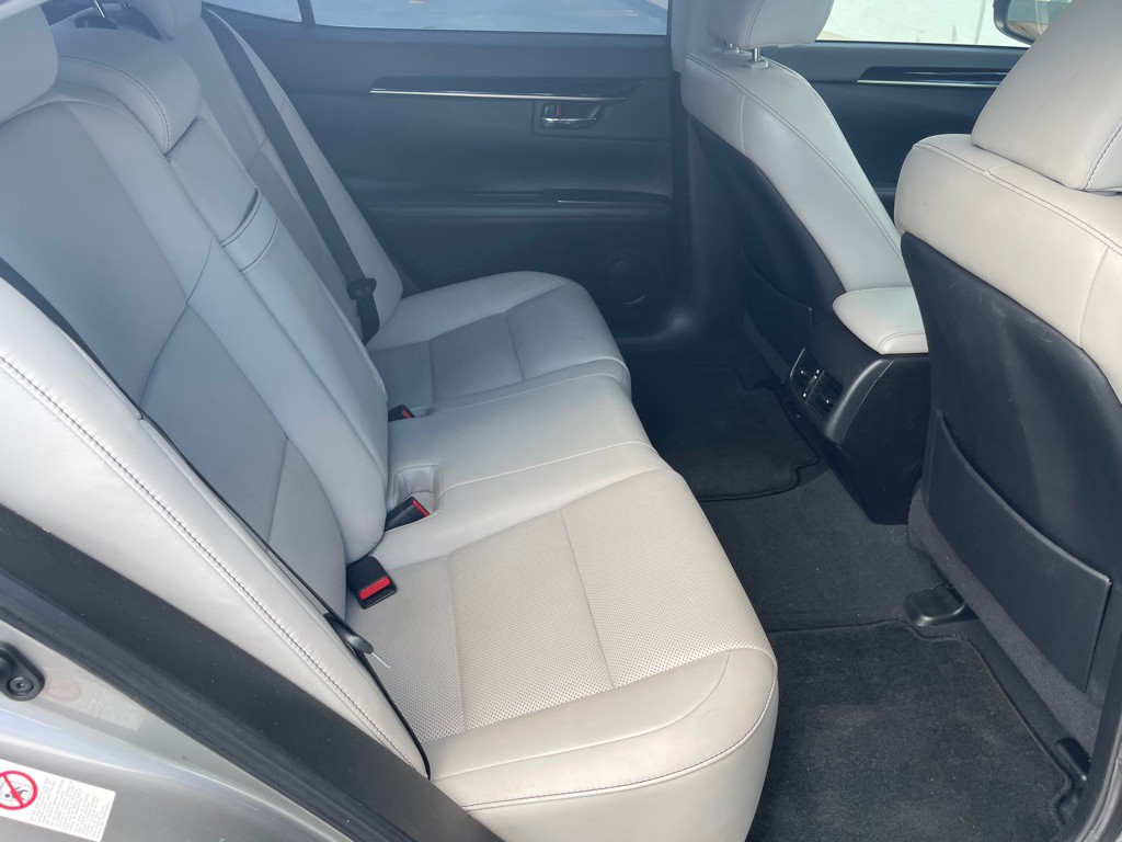 2017 Lexus ES Image 76