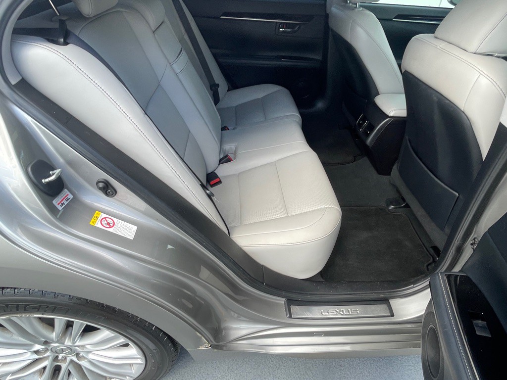 2017 Lexus ES Image 78