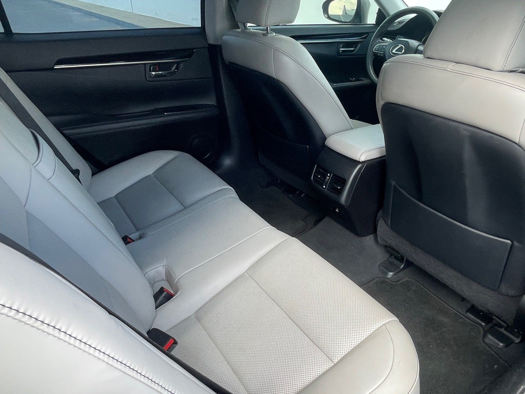 2017 Lexus ES Image 81