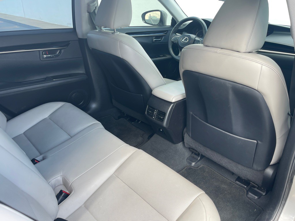 2017 Lexus ES Image 82