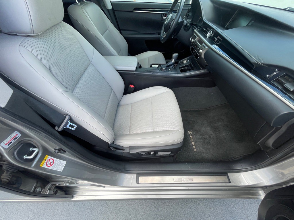 2017 Lexus ES Image 83