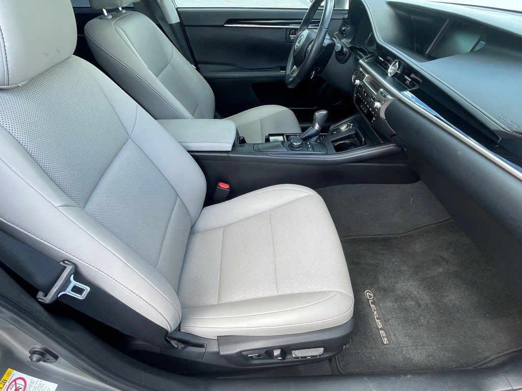 2017 Lexus ES Image 84