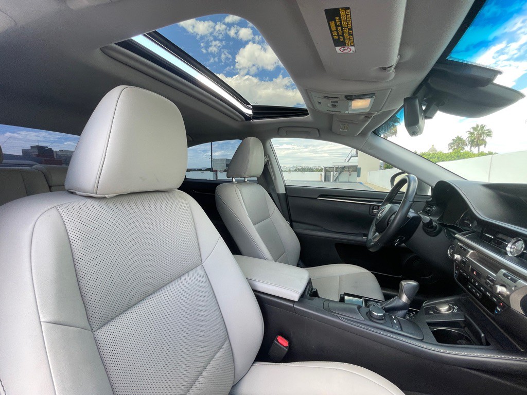 2017 Lexus ES Image 89