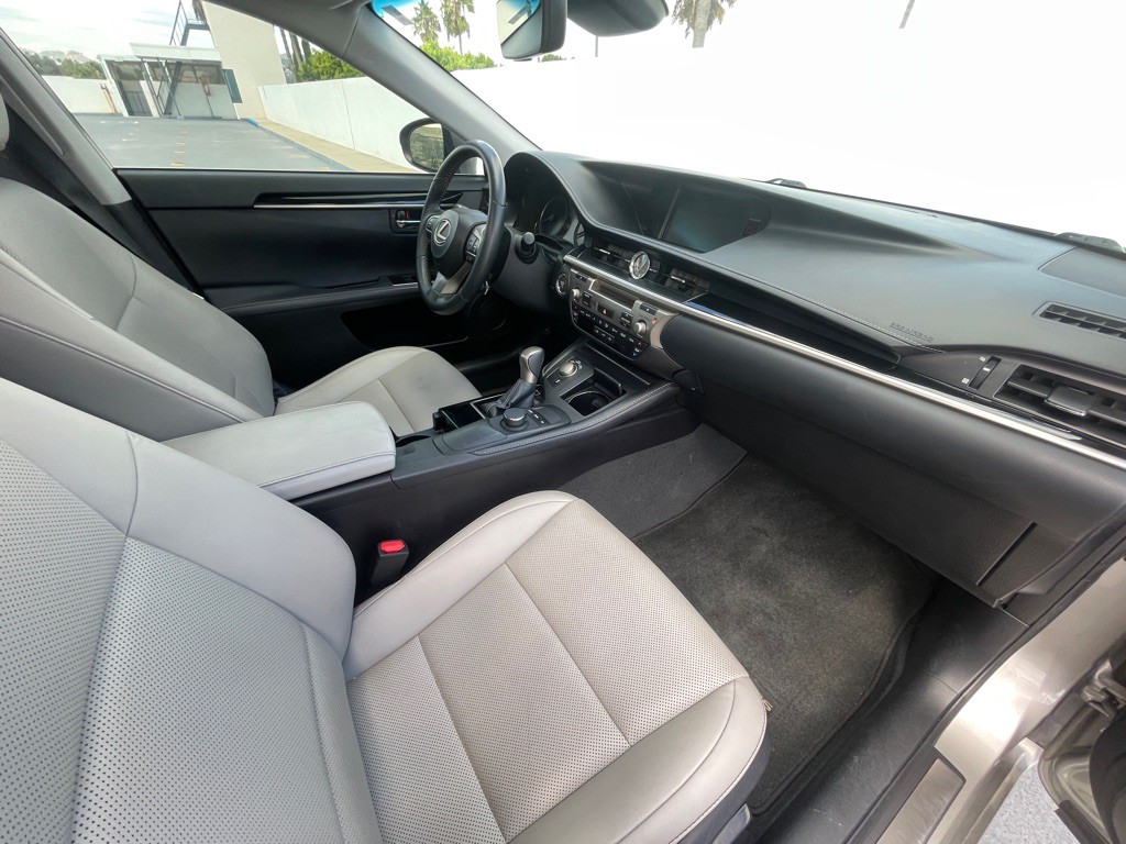 2017 Lexus ES Image 94