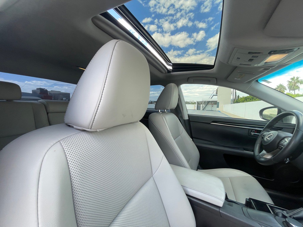 2017 Lexus ES Image 96
