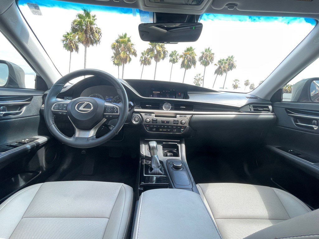 2017 Lexus ES Image 100