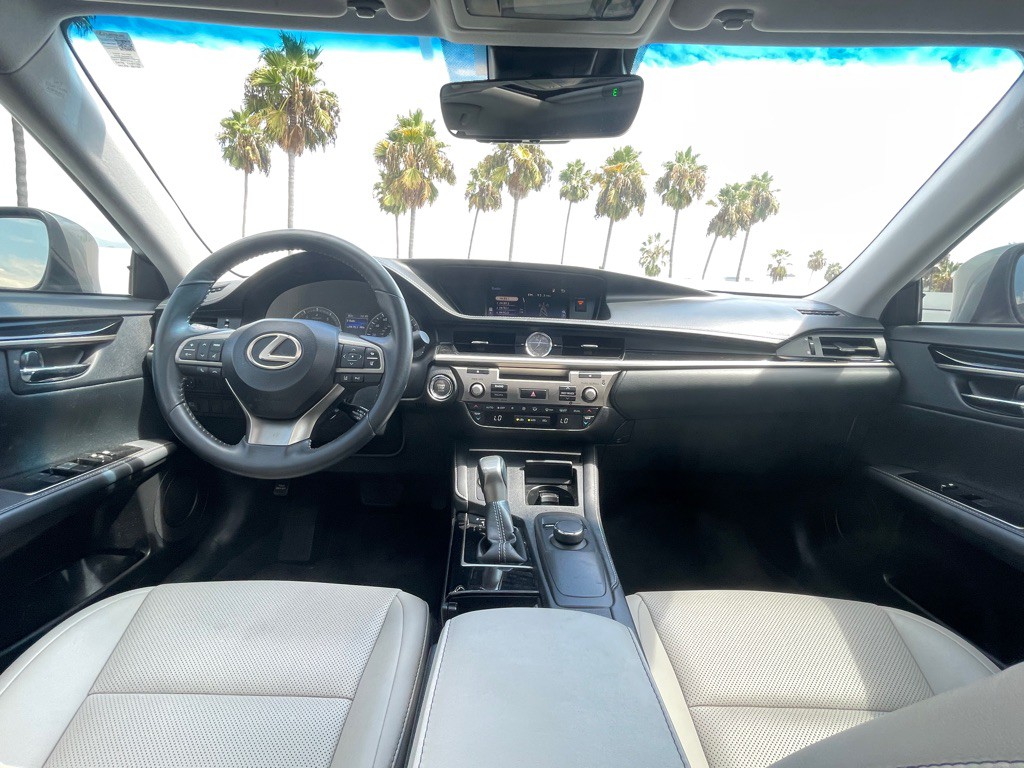 2017 Lexus ES Image 101