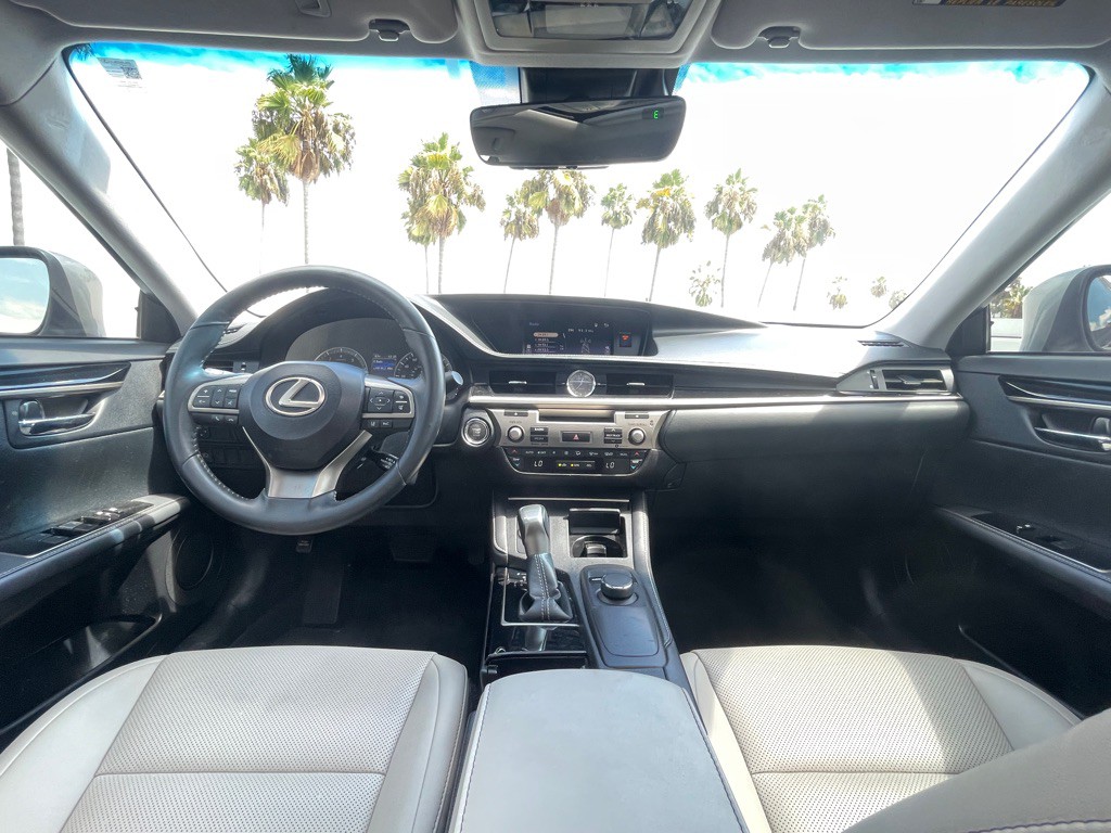 2017 Lexus ES Image 102