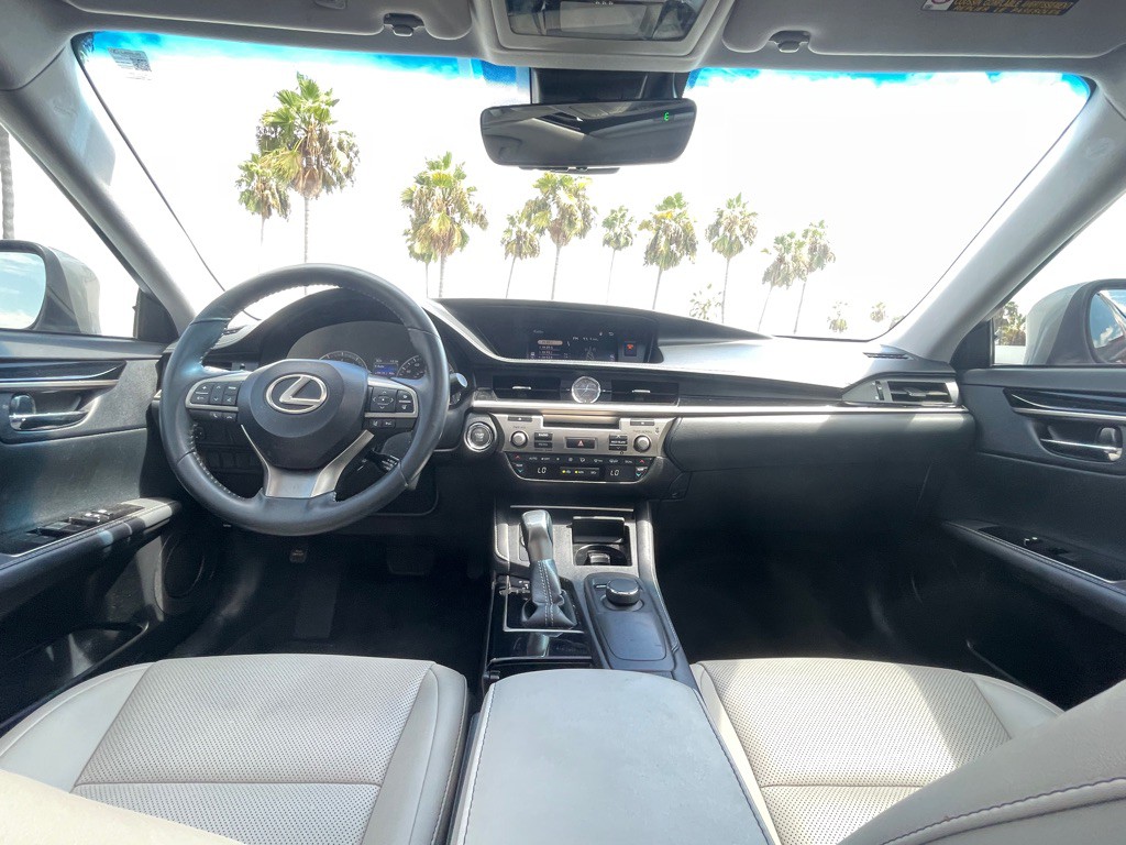 2017 Lexus ES Image 103