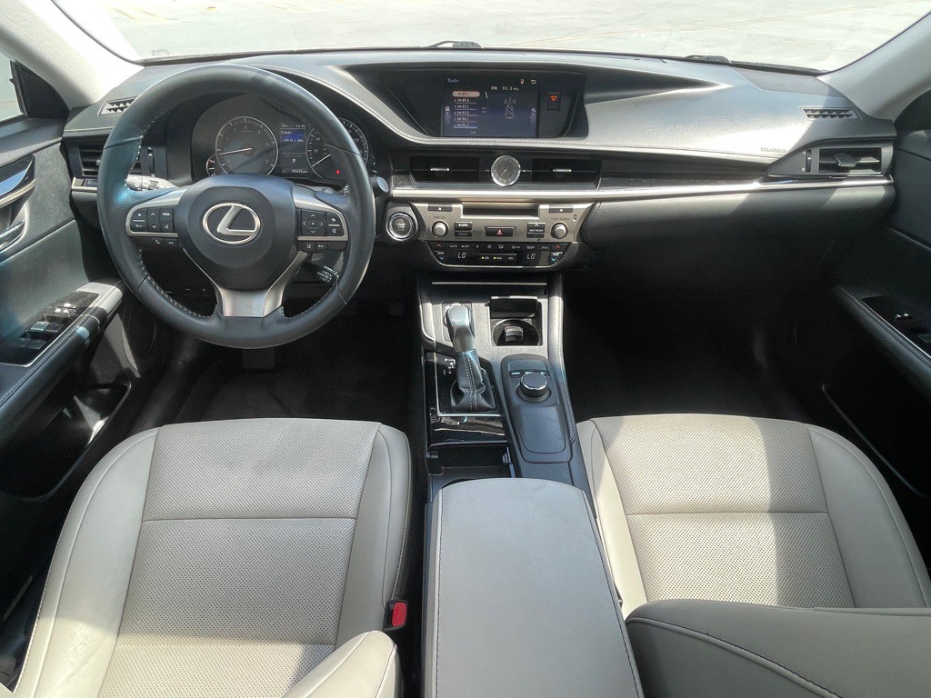 2017 Lexus ES Image 105