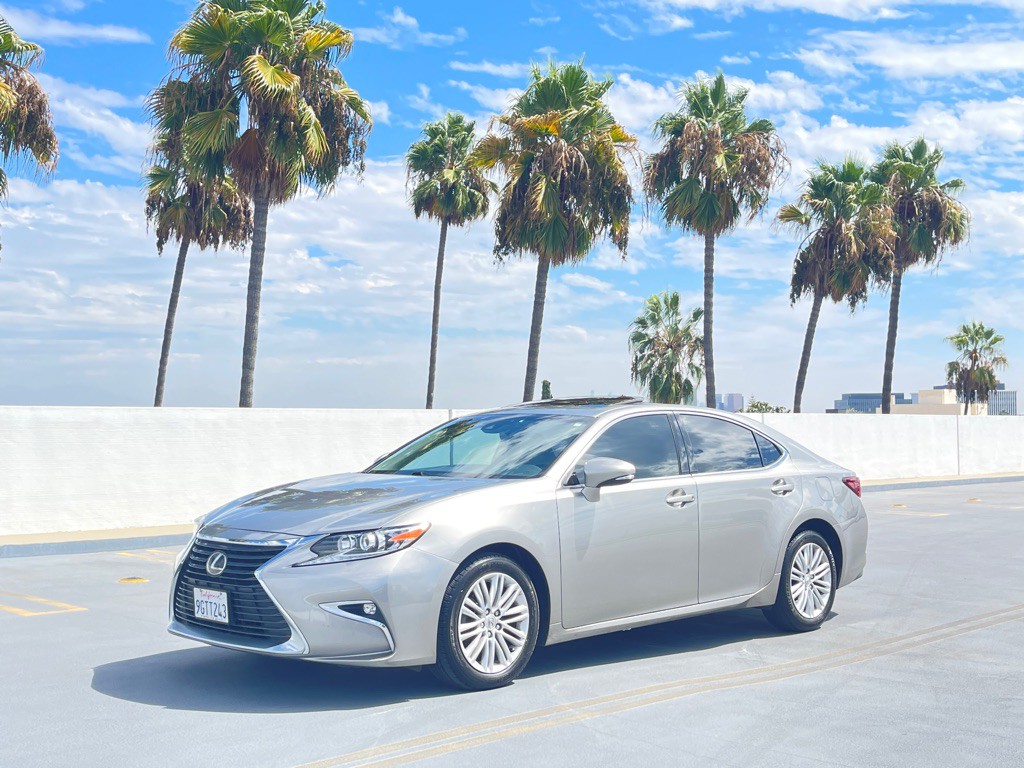 2017 Lexus ES Image 1