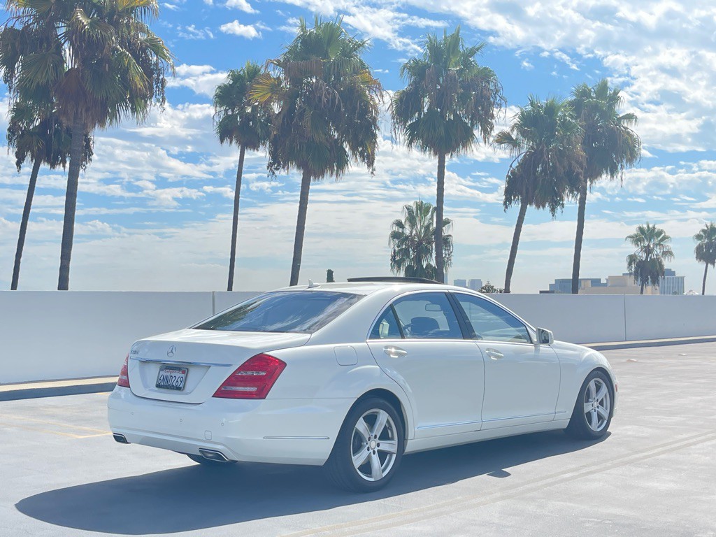 2010 Mercedes-Benz S-Class Image 2
