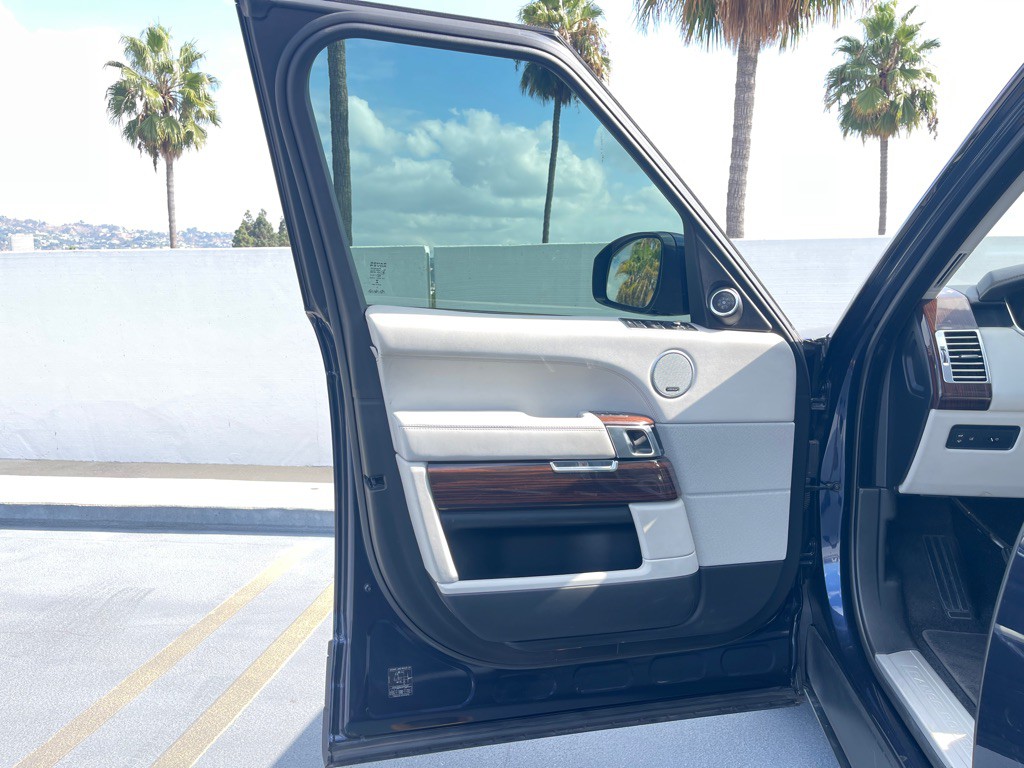 2016 Land Rover Range Rover Image 56