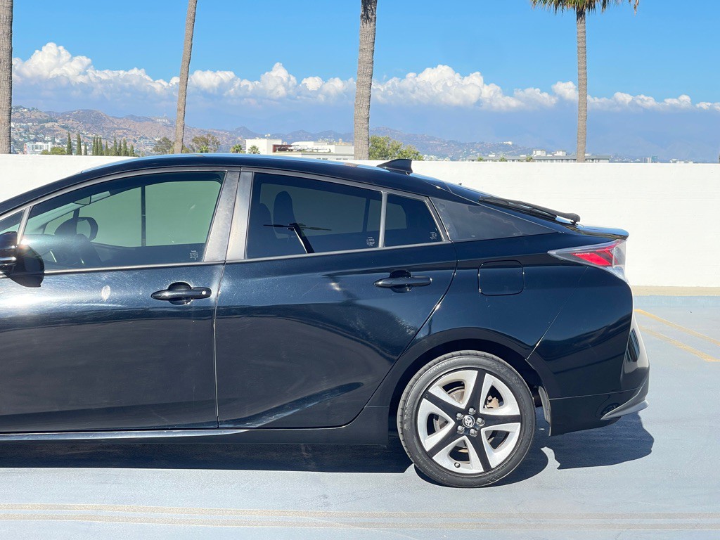 2016 Toyota Prius Image 6
