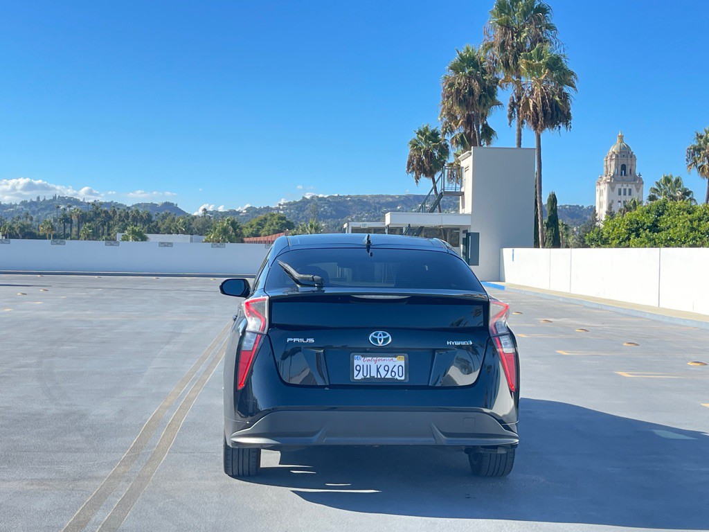 2016 Toyota Prius Image 11