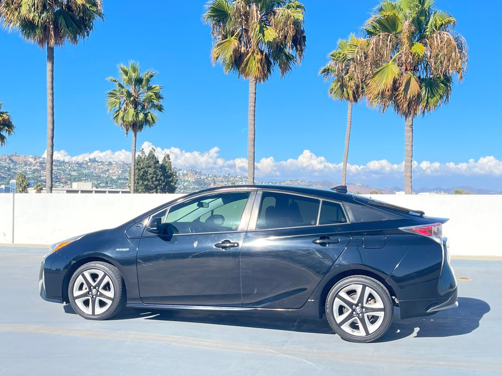 2016 Toyota Prius Image 16