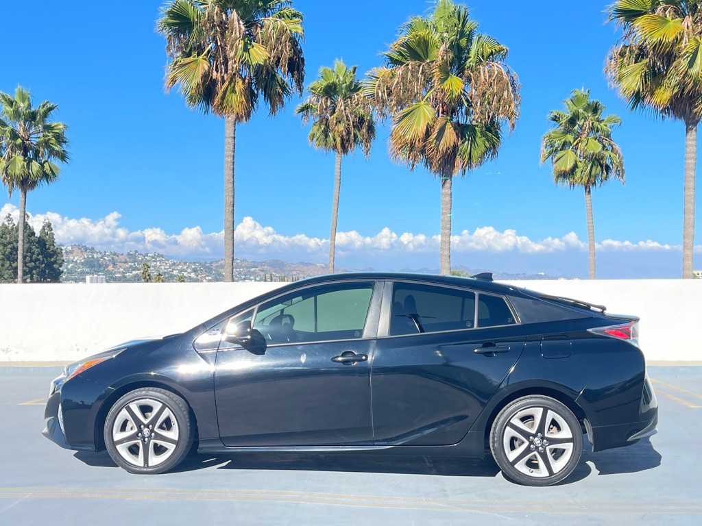 2016 Toyota Prius Image 17