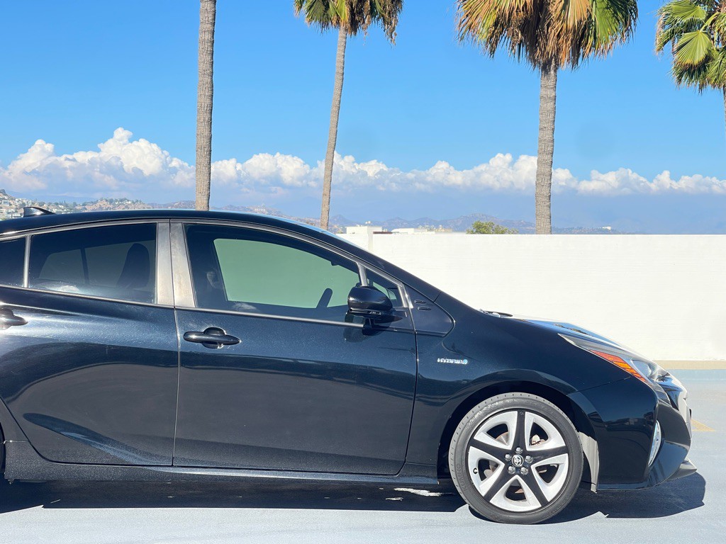 2016 Toyota Prius Image 38
