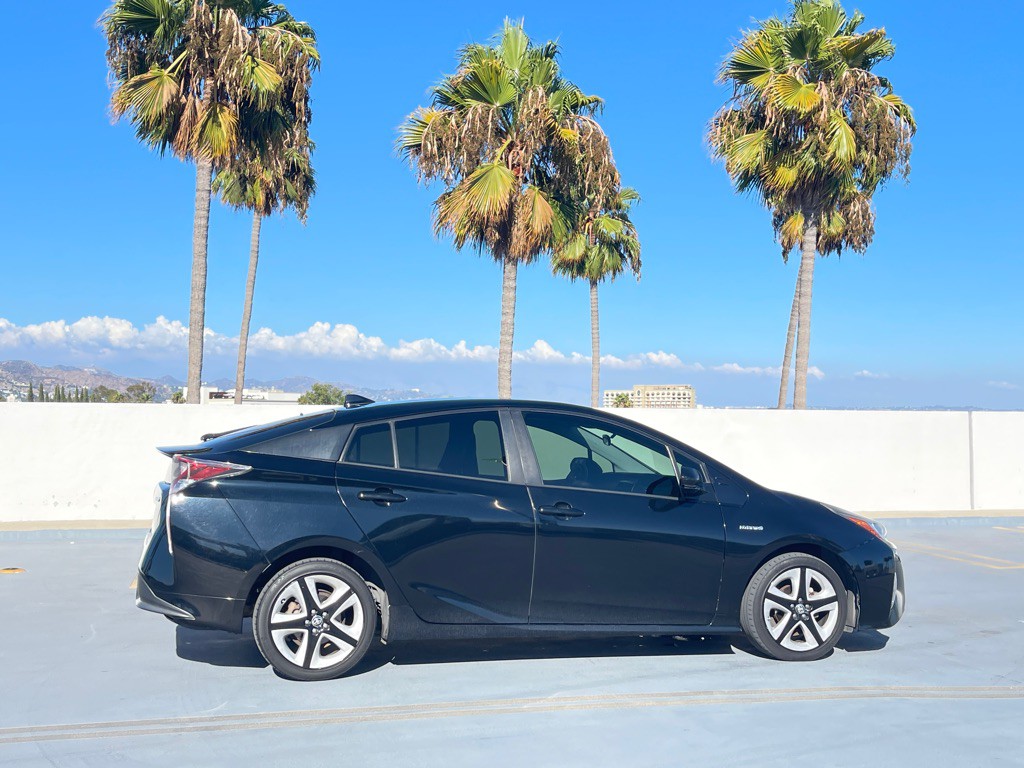 2016 Toyota Prius Image 40