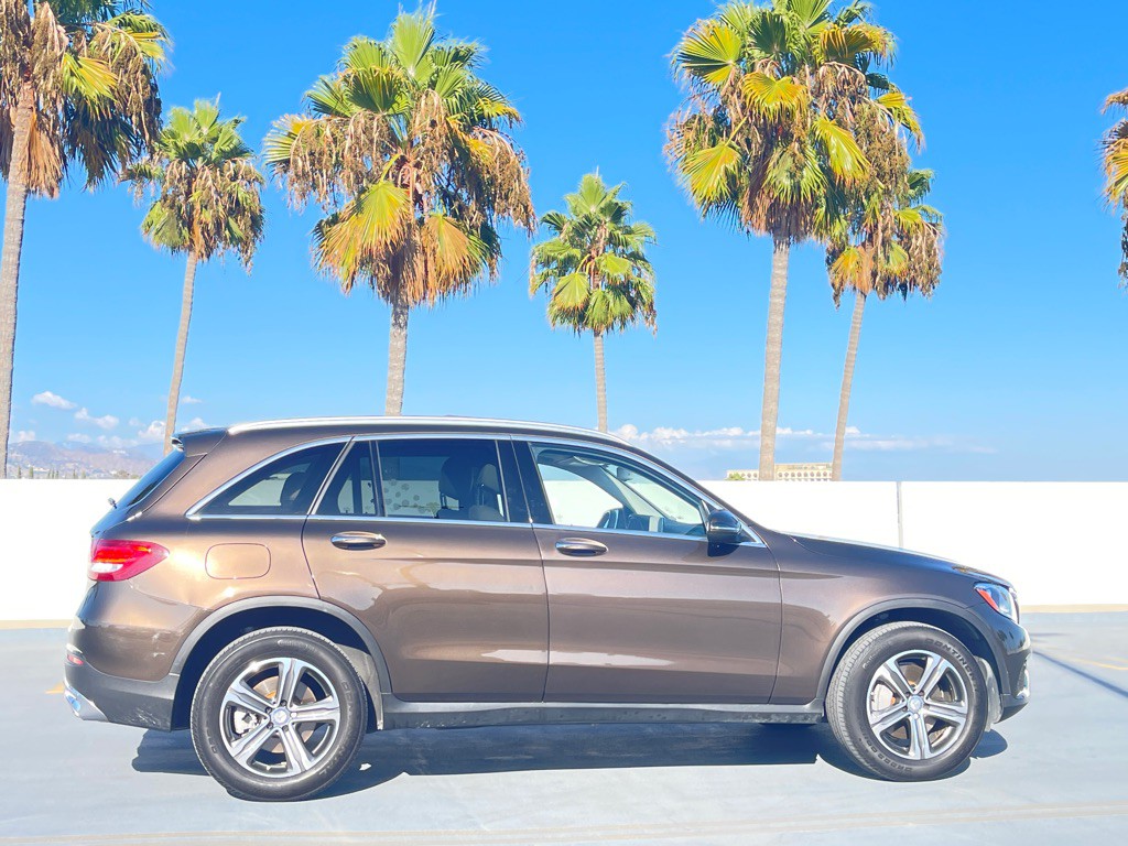 2016 Mercedes-Benz GLC-Class Image 38