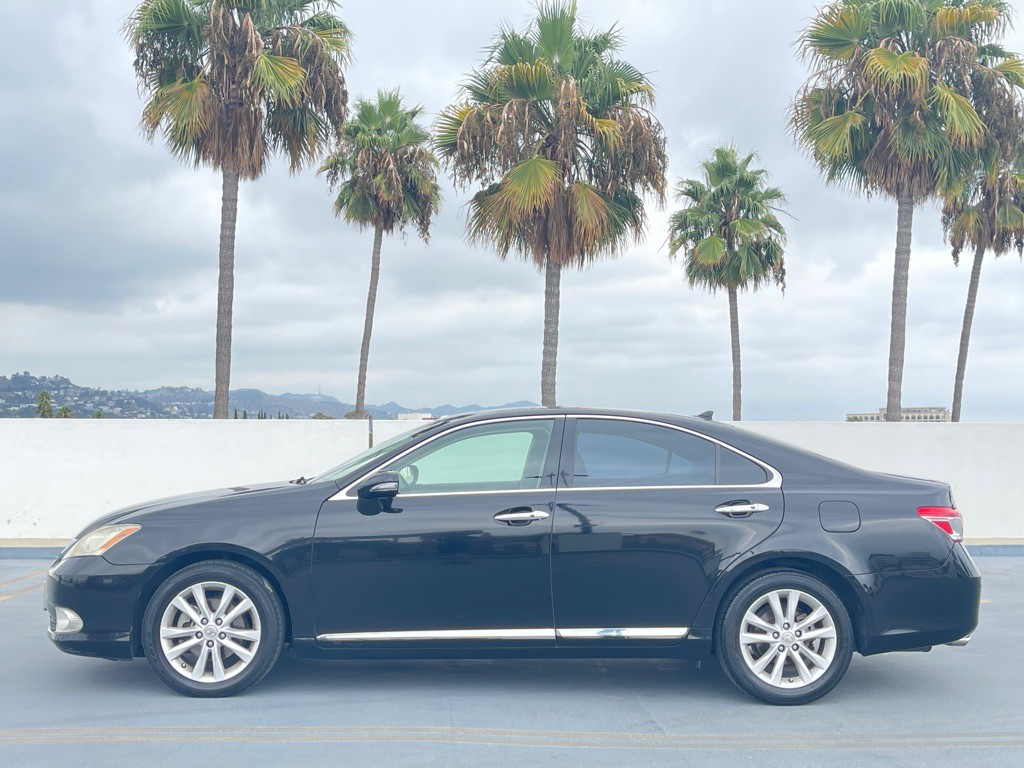 2011 Lexus ES Image 3
