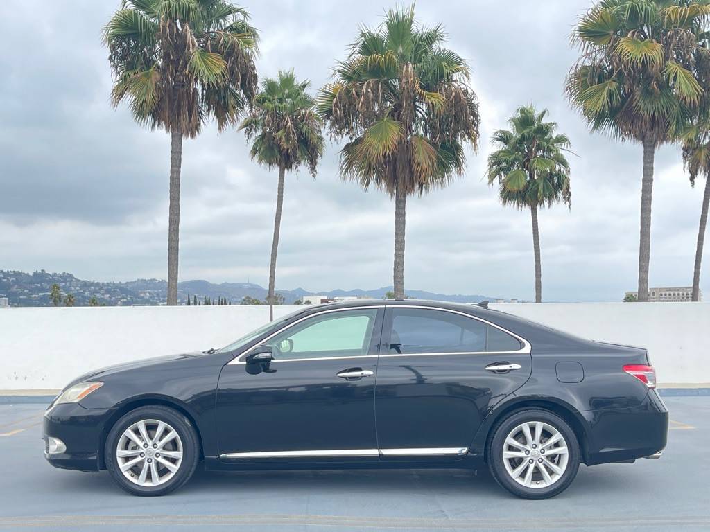 2011 Lexus ES Image 4