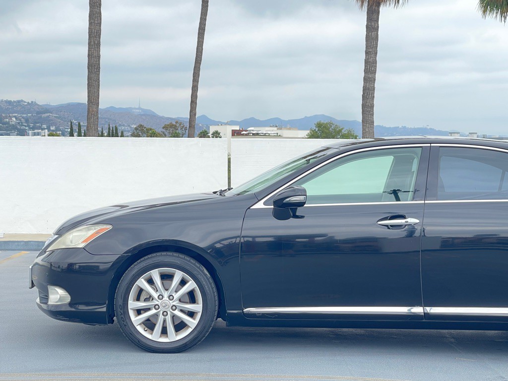 2011 Lexus ES Image 7