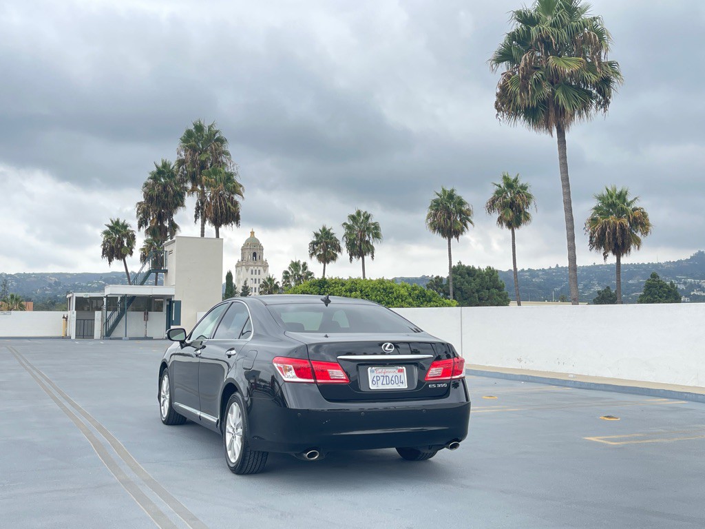 2011 Lexus ES Image 10