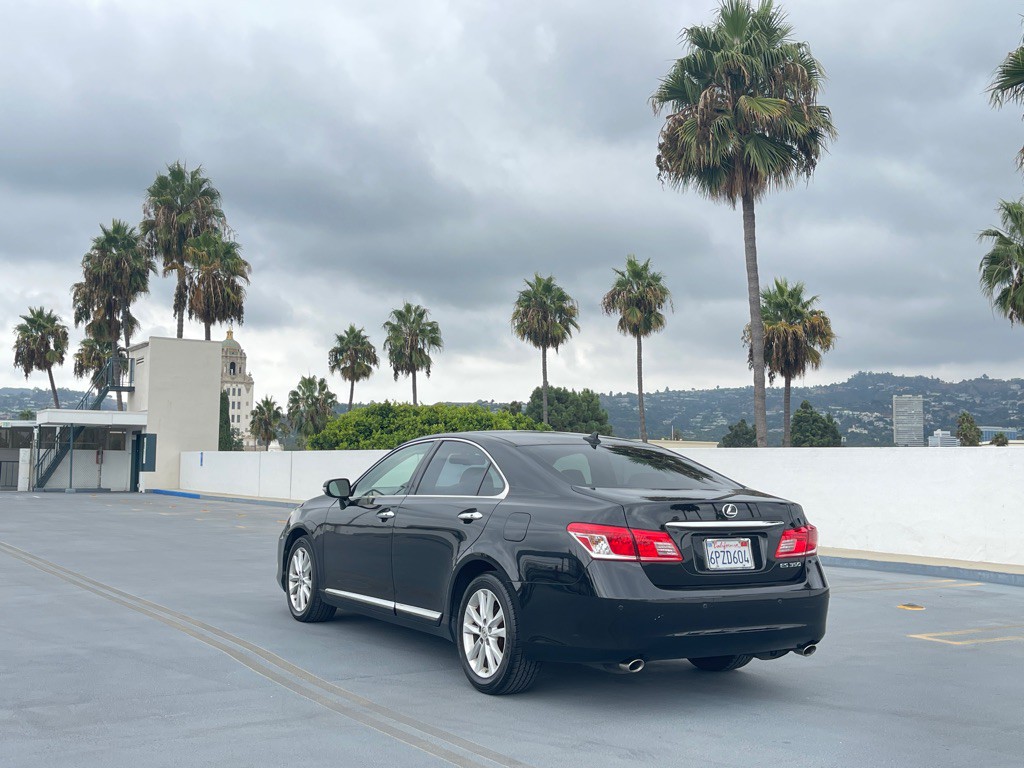 2011 Lexus ES Image 11