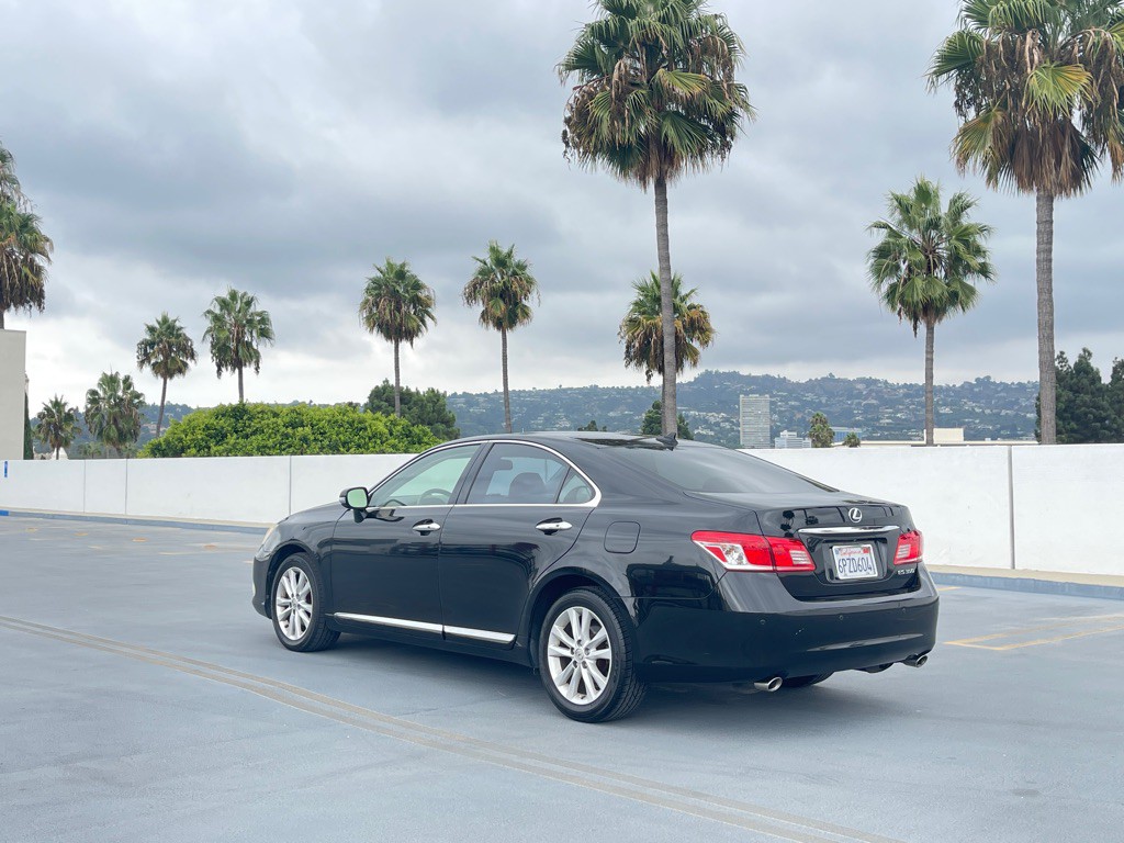 2011 Lexus ES Image 12