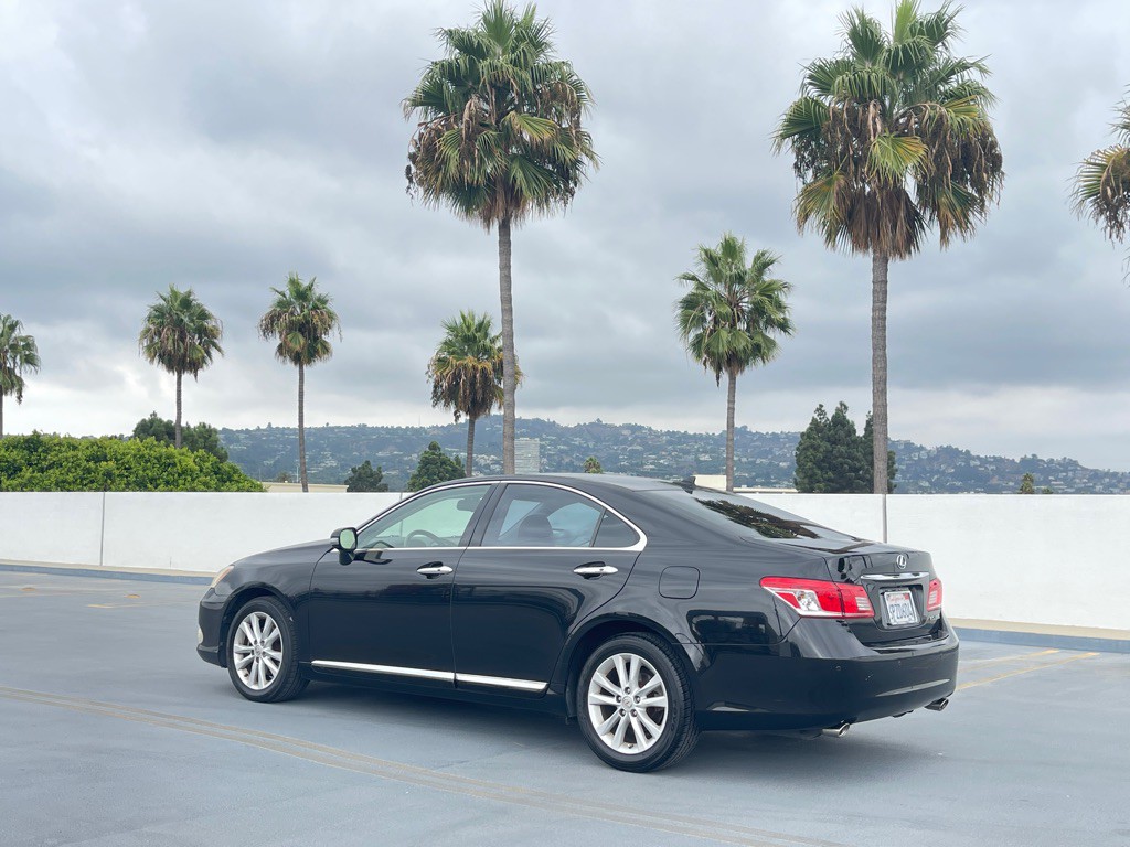 2011 Lexus ES Image 13