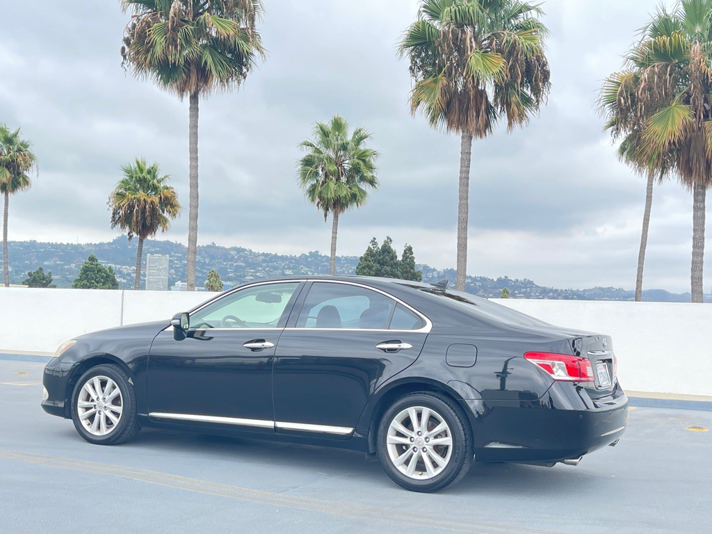 2011 Lexus ES Image 14