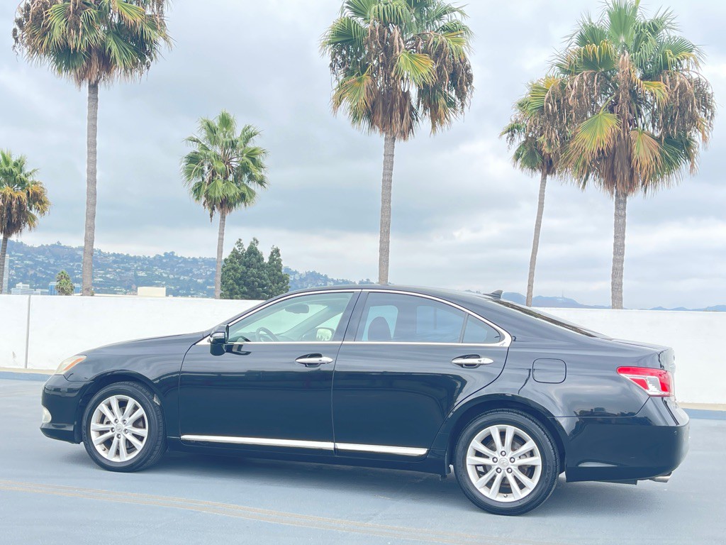 2011 Lexus ES Image 15