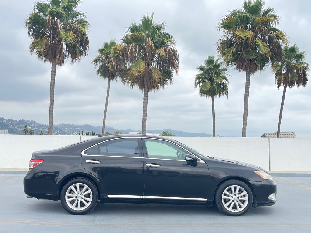 2011 Lexus ES Image 26