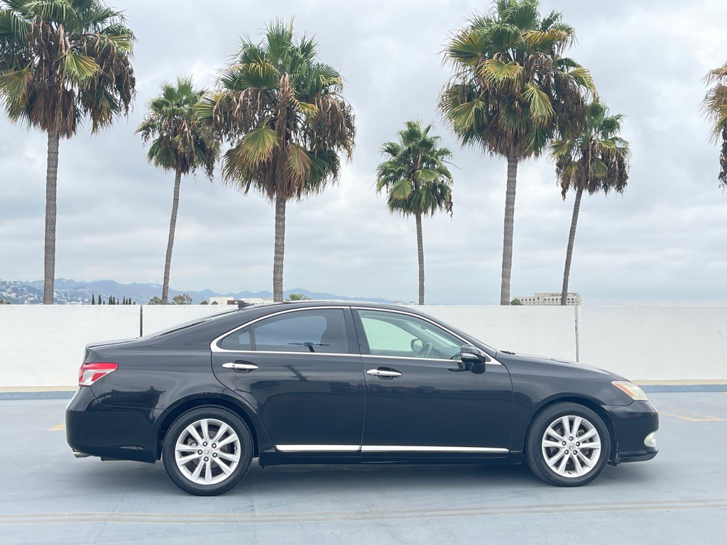 2011 Lexus ES Image 38