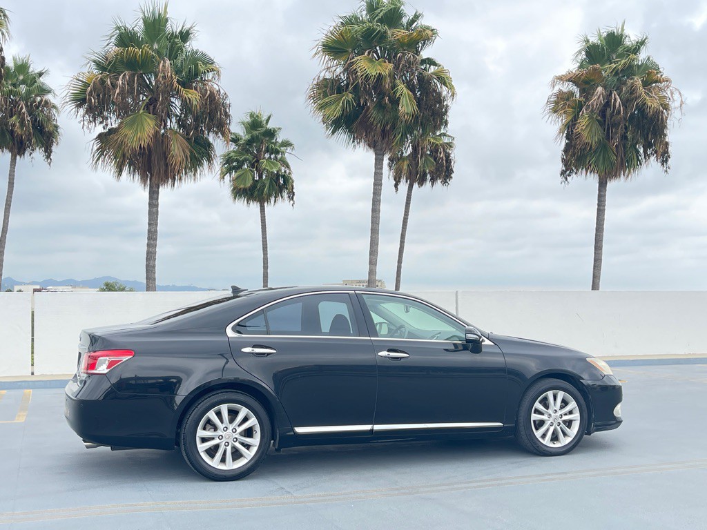 2011 Lexus ES Image 39