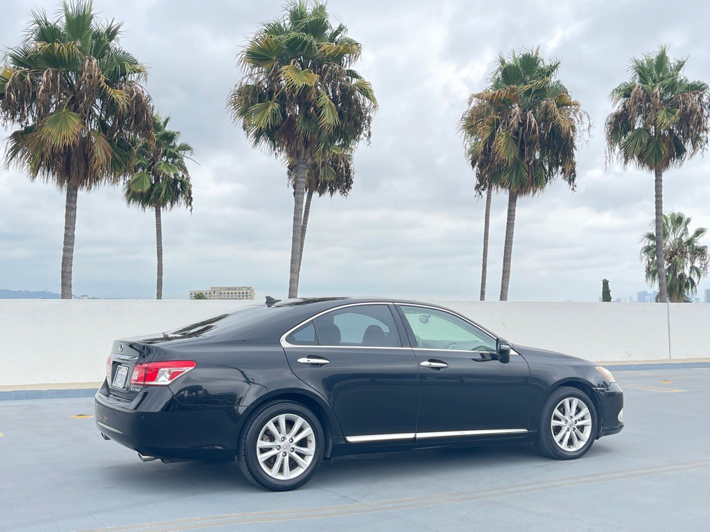 2011 Lexus ES Image 40