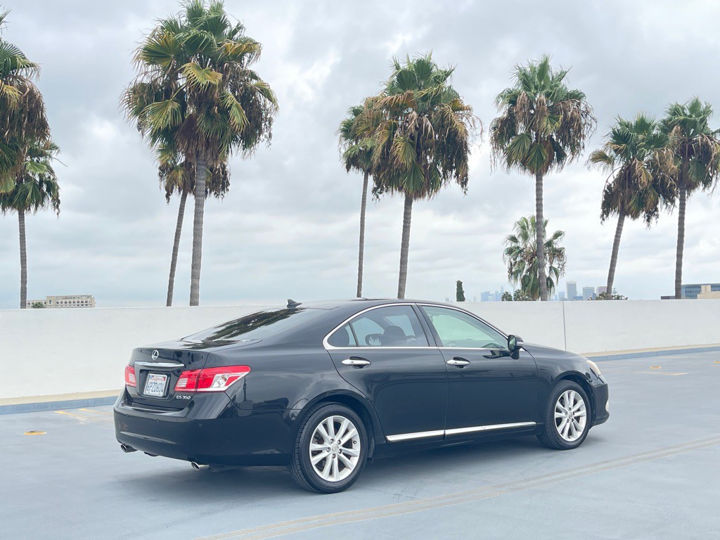 2011 Lexus ES Image 41