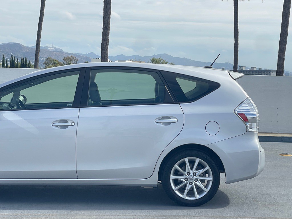 2013 Toyota Prius Image 6