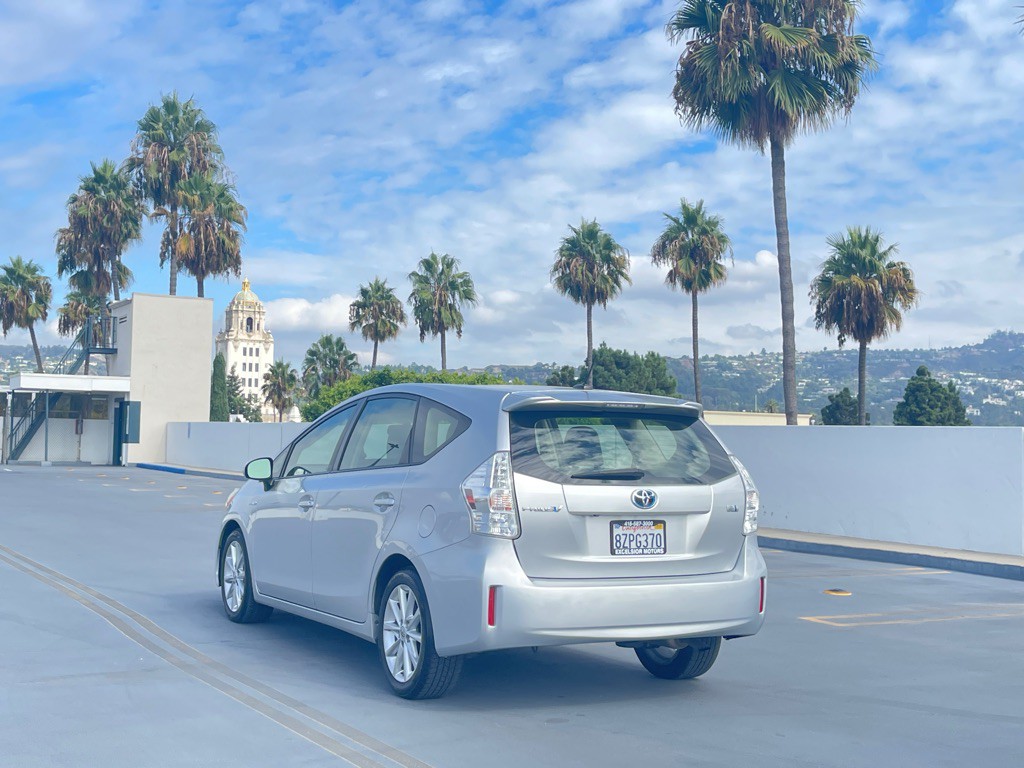 2013 Toyota Prius Image 11