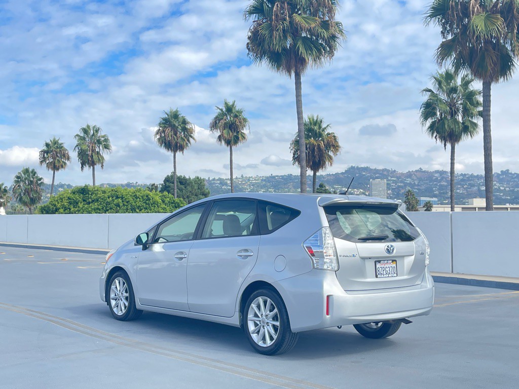 2013 Toyota Prius Image 12