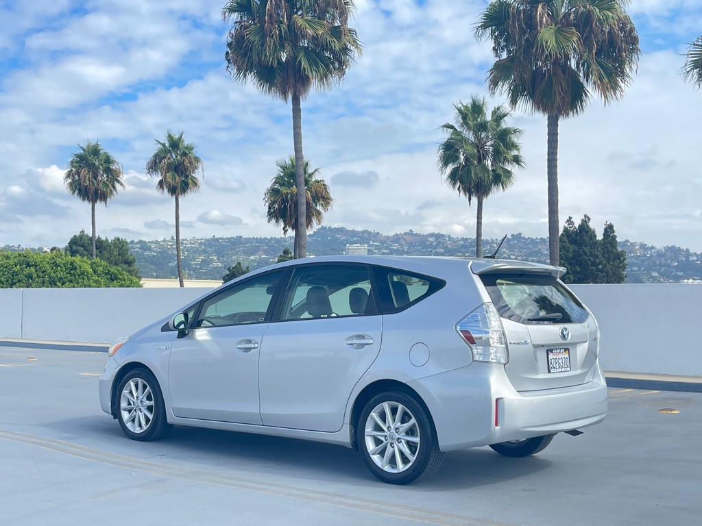 2013 Toyota Prius Image 13